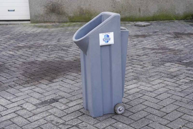 Huren van een plaszuil - Maas Toiletverhuur