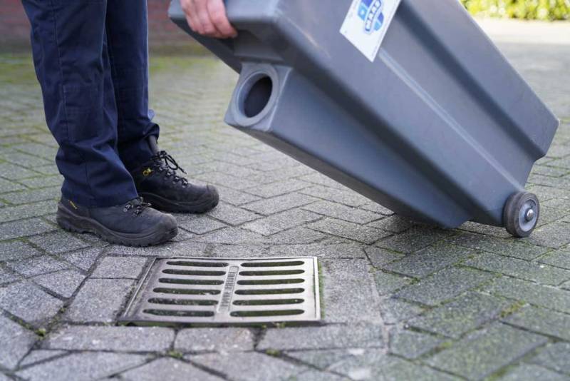 Legen van mobiele plaszuil - Maas Toiletverhuur