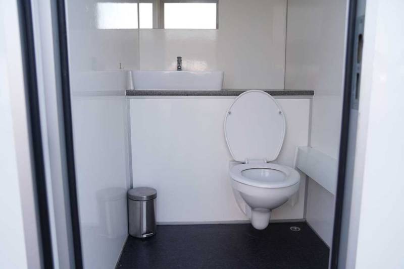 Badkamer mobiel huren binnenkant