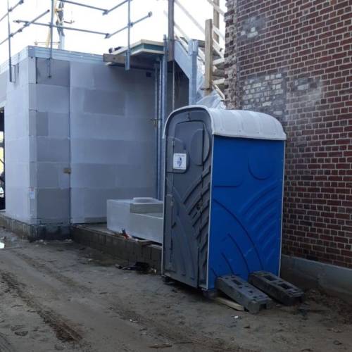 Huren van mobiel toilet voor bouwplaats